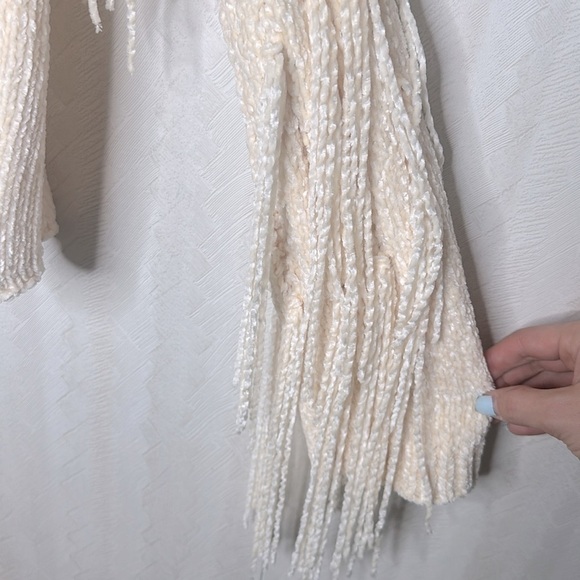 🆕 ANGIE Cream Tassel Super Soft Fringe
Boho Sweater SMALL - Picture 7 of 10